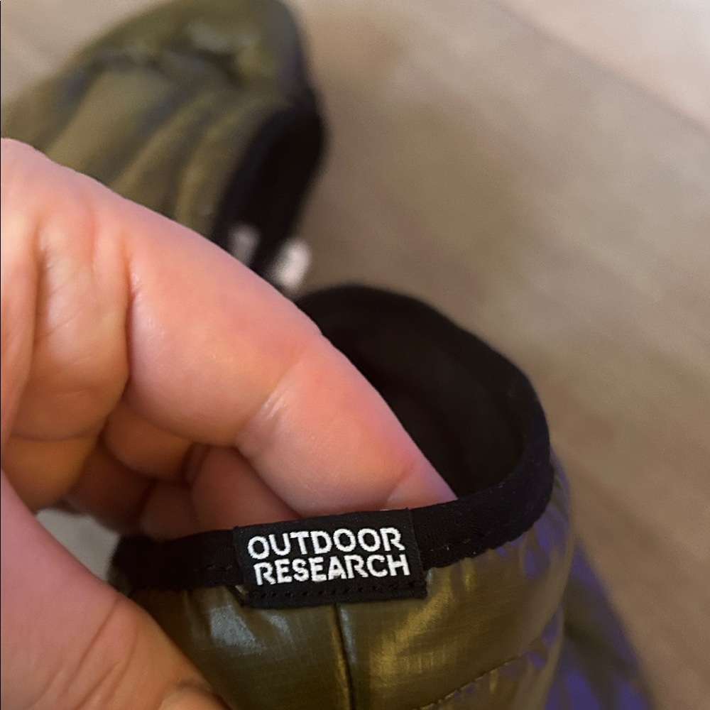 Outdoor Research Tundra Trax Booties in forest green. Size M. - Picture 5 of 8